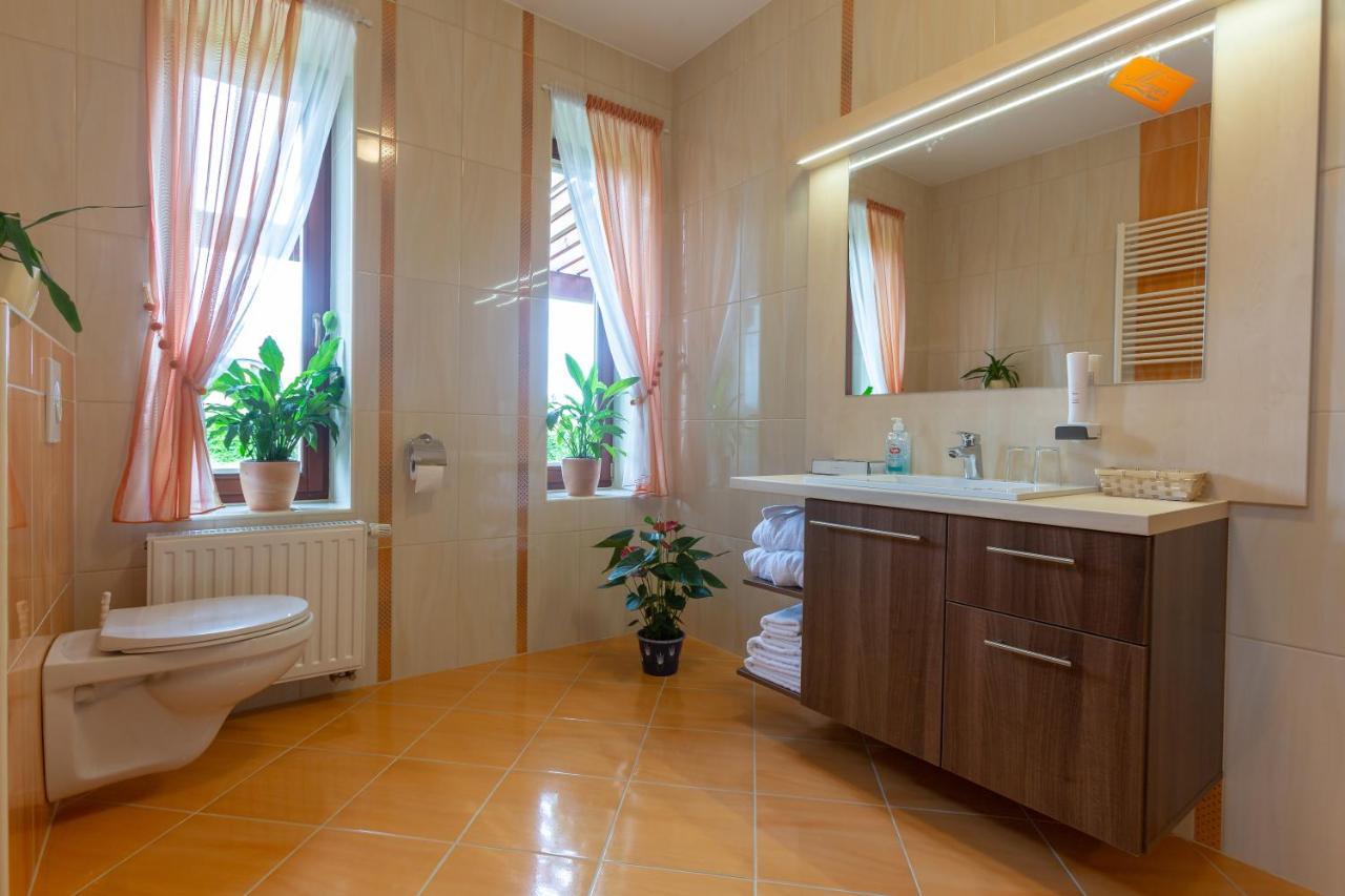 Hotel Mayer Alsooers Bagian luar foto